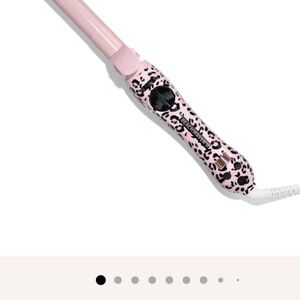 NEW-In Box. Beachwaver curling iron. GREAT CHRISTMAS GIFT!!!! 🎄🎄🎄